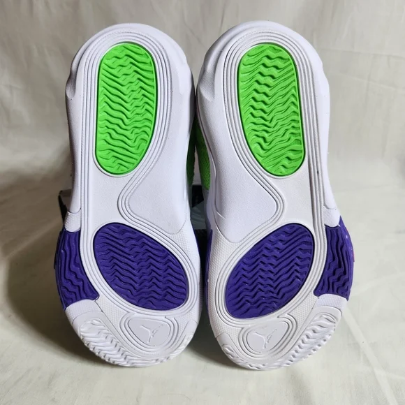 Jordan Kids Sneakers 5.5Y Hyper Jade/Green Strike-white New With Box - Picture 2 of 8